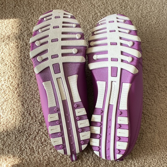 NIB Women’s magenta wide width slip on shoes - Picture 5 of 8